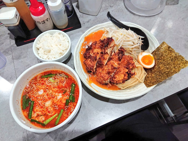 「旨辛つけ麺DX、ライス(小)」@旨辛ラーメン表裏 高田馬場店の写真