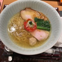 塩ラーメン手揉み中太麺