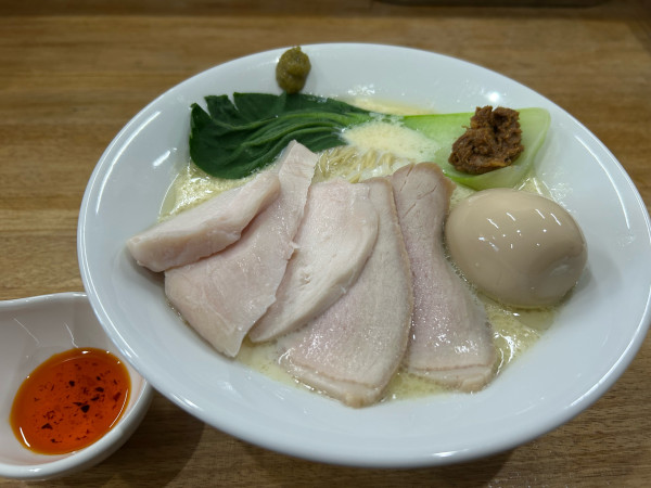 「特製・貝出汁の豆乳（2025年version），ニボ玉」@しじみ中華蕎麦 イツ花の写真