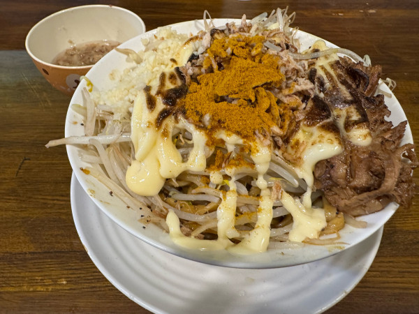 「カレー汁なし➕スライスチーズ」@道の途中の写真