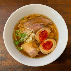 醤油しき麺(¥900) 濃厚玉子(¥120)