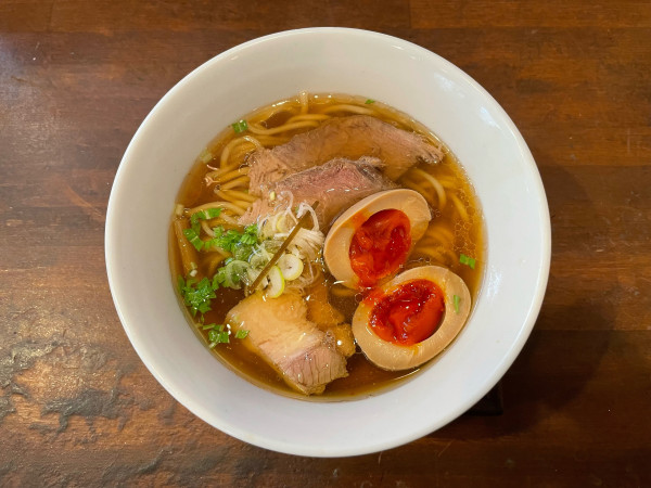 「醤油しき麺(¥900) 濃厚玉子(¥120)」@麺ゃ しきの写真
