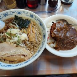 ラーメンとコロッケライス 800円