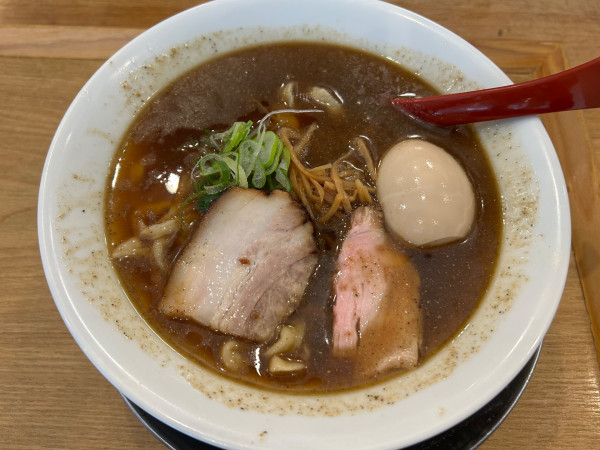 「喜多方ラーメン煮干し味玉 1400円」@麺や 七彩 八丁堀店の写真