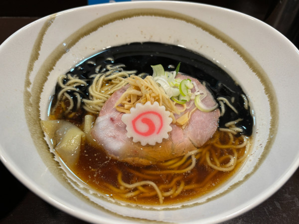 「ラーメン(焦がし系醤油)」@ラーメンニキ新橋の写真