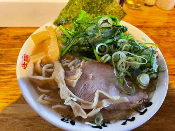 「らぁ麺大、ほうれん草」@麺屋 庄太 六浦本店の写真