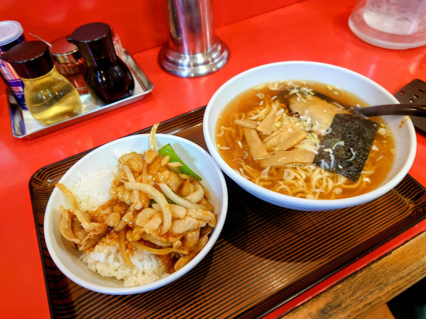 「ラーメン+焼肉丼」@珍來飯店 三芳店の写真