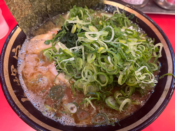 「九条ネギラーメン(中)1,200円＋フォロワー高級のり」@横浜家系ラーメン 大輝家の写真