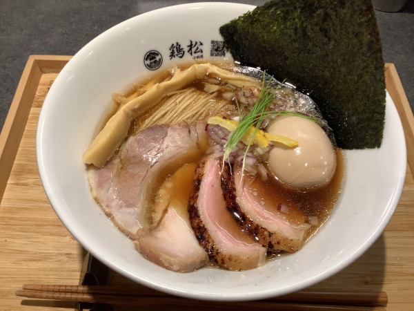 「特製淡麗醤油らぁめん　1350円」@小田原城下町 らぁ麺 鶏松の写真