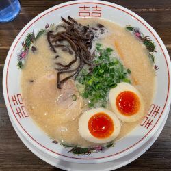 豚骨醤油らーめん ¥950 味玉 ¥100 替え玉 ¥150