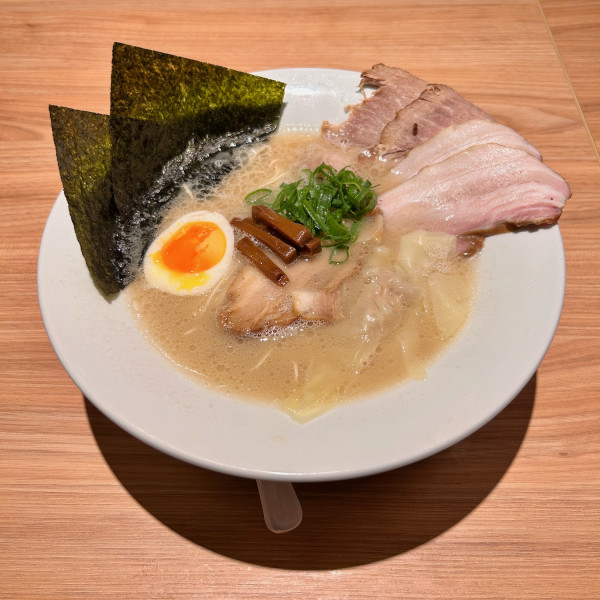 糸島ラーメン（1900円）