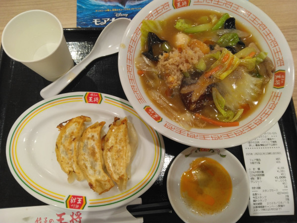 「期間限定、五目あんかけラーメン825円、ジャストサイズ餃子」@餃子の王将 セブンパークアリオ柏店の写真