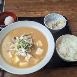 朝豚汁らーめん（ワンタンセット）550円