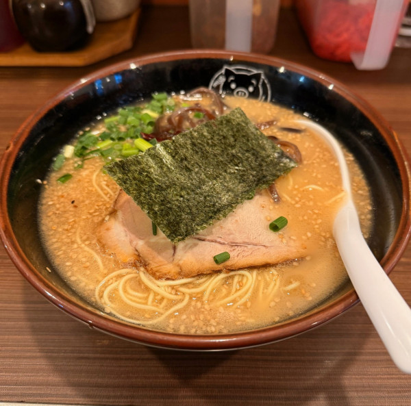 「白ラーメン（バリカタ￥700）」@博多ラーメン 一匠 中野店の写真