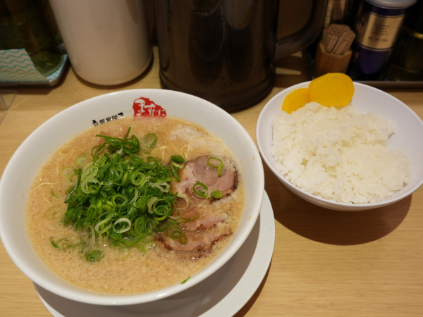 「ラーメン 並 麺30秒硬め+脂多め+セルフ辛いの多め+辛め+」@京都銀閣寺 ますたにラーメン 室町店の写真