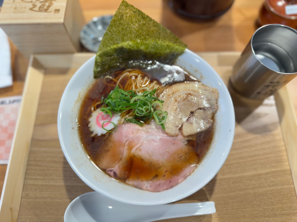 「熟成醤油淡麗中華そば900(税込)オープン記念価格500円」@中華そば 花道の写真