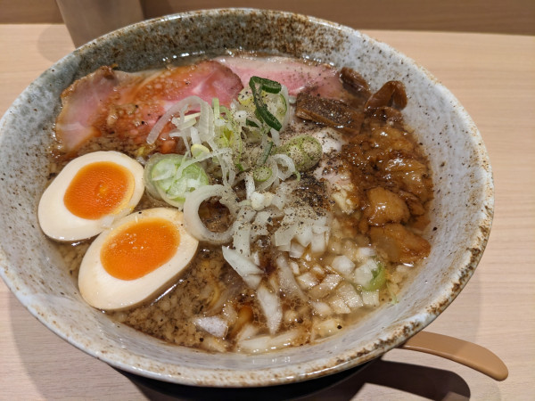 「特製ラーメン」@セアブラーメン 東中八の写真