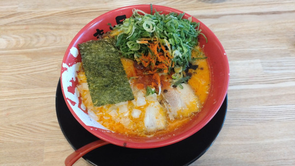 「青ねぎ赤辛牛白湯」@ラーメンまこと屋 松戸五香店の写真