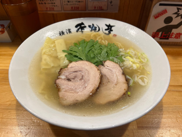 「本丸塩ら〜麺¥1100」@横濱 本丸亭 新橋店の写真