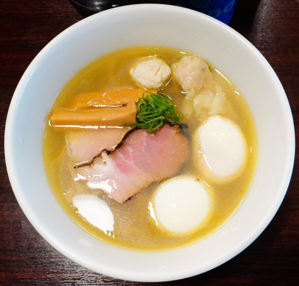 「味玉塩そば（太麺）＋COEDOビール」@麺屋 ルリカケスの写真