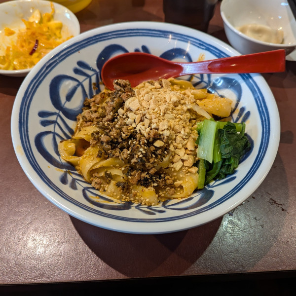 「汁無し担々麻辣刀削麺」@陳家私菜 新宿店の写真