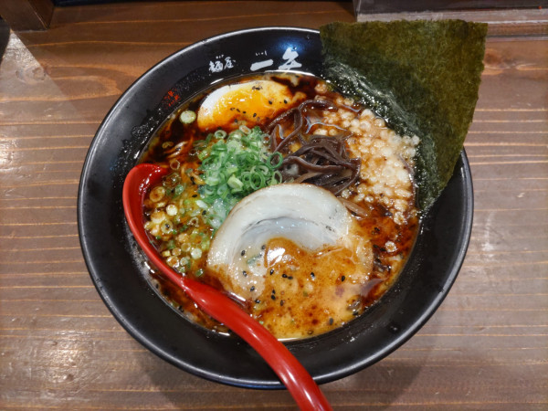 「とんこつ黒らーめん 850円」@麺屋 一矢の写真