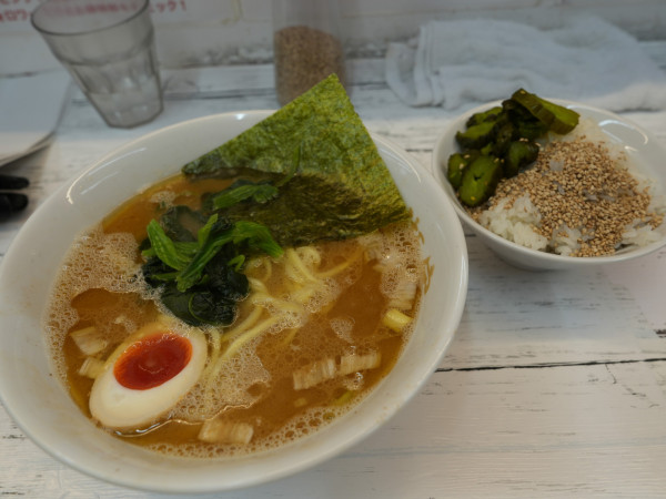 「朝ラー 並 油多め＋サービスライス」@二代目 谷瀬家の写真