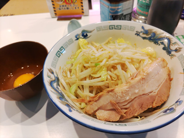 「汁なしポン酢（Sサイズ）930円 生卵70円」@ラーメンボーイズの写真