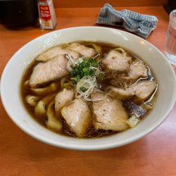 チャーシューメン大盛り、濃口、生姜丼