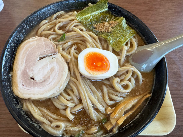 「濃厚魚介らぁめん大盛りコッテリ」@あゆ次郎 北本店の写真