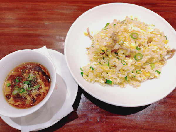 「豚肉入りチャーハンとサンラータンセット　１４００円　※」@鼎泰豐 東京八重洲口店の写真