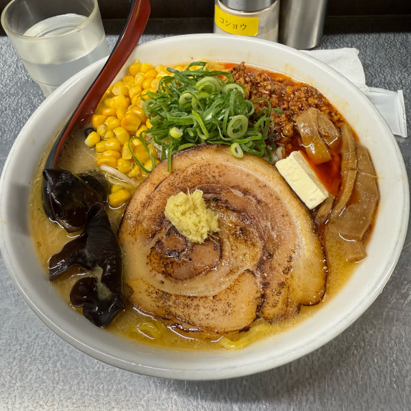 「味噌バターコーンラーメン(辛肉)」@サッポロラーメン エゾ麺ロックの写真