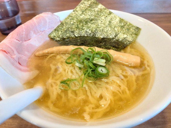「塩らーめん大盛縮れ麺」@地鶏らーめん とりじの写真