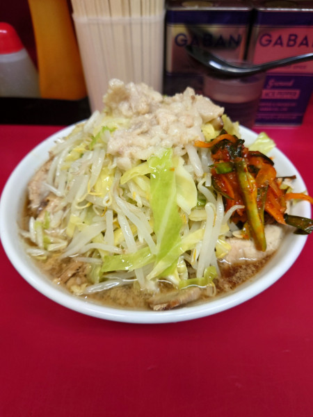「大豚 ピリ辛ニラダレ  野菜  アブラ  生姜」@ラーメン二郎 中山駅前店の写真