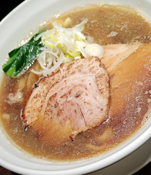 「醤油（秋刀魚出汁、手揉み麺）（柚子あり） 950円」@ら〜麺 瑞藤の写真