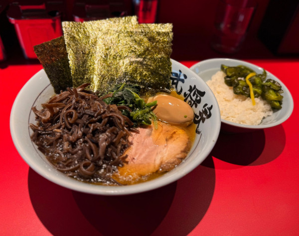 「味玉らーめん（並￥950）他」@家系らーめん 武将家 浅草店の写真