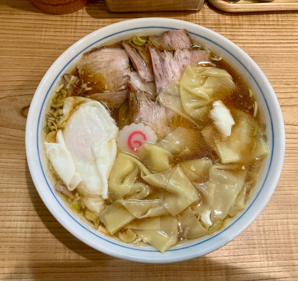 「ワンタンチャーシューメン 900円+玉子 50円」@らーめん 高尾の写真