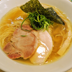 白醤油らぁめん(950円)