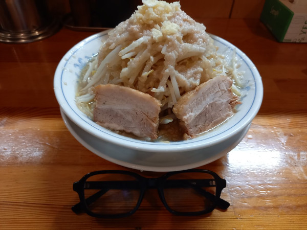 「ラーメン(ニンニク少なめ・野菜多め・油多め)」@連の写真