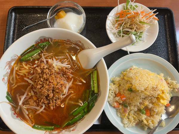 「台湾ラーメン 半炒飯ランチ880円」@萬福飯店 八王子店の写真