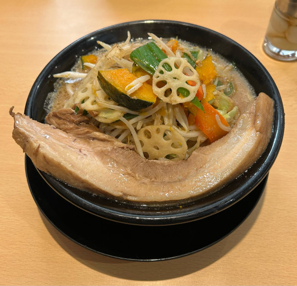 「一本角煮野菜味噌ラーメン(太麺変更)」@とろこく味噌らーめん みそや源兵衛 インターパーク店の写真