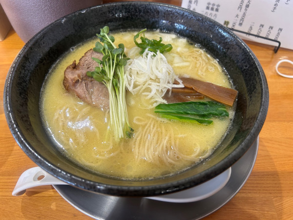 「こってり鶏中華らーめん　塩　980円」@麺寿 とものやの写真