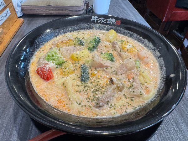 「牛骨スープ海老ビスクパスタ(グリル野菜入り)」@麺屋 牛次郎の写真