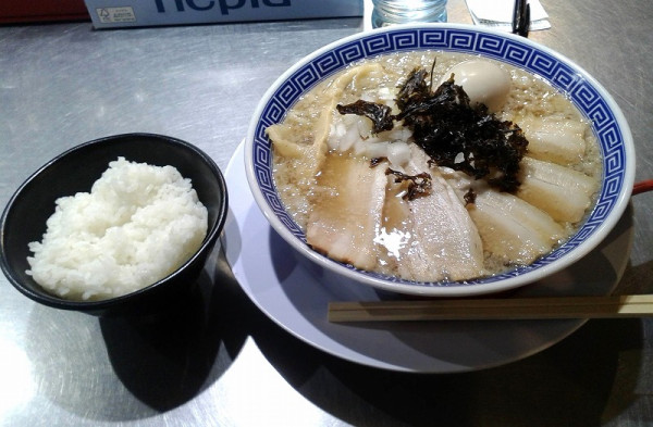 「特製背脂中華(1250円)+半ライス(100円)」@新潟発祥 なおじ 東陽町店の写真