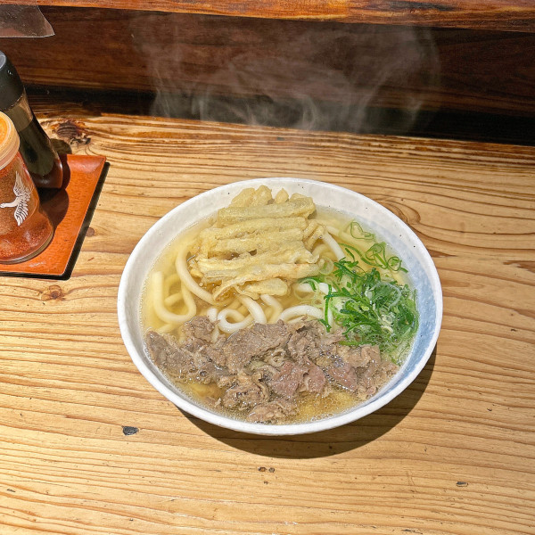 「肉ごぼう天うどん」@弥太郎うどんの写真
