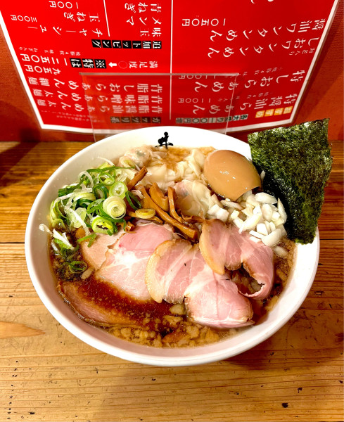 「特背脂醤油ラーメン【TP】雲呑、大盛」@井田商店の写真