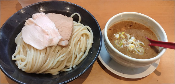「つけめん(醤油)(大盛)+ﾁｬｰｼｭｰ増し」@麺堂 稲葉の写真