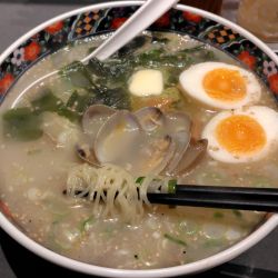 あさりらーめん·煮玉子·サービスライス·しうまい2個