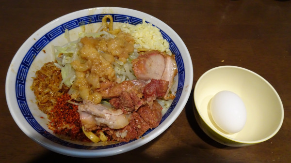 「辛マー油まぜそば（1,200円）＋エビ＋温玉　ニンニクアブラ」@ラーメン ゼンゼンの写真