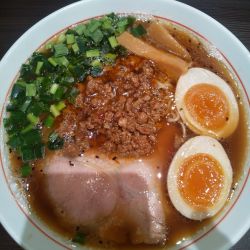 熟成台湾そば（味玉付き）